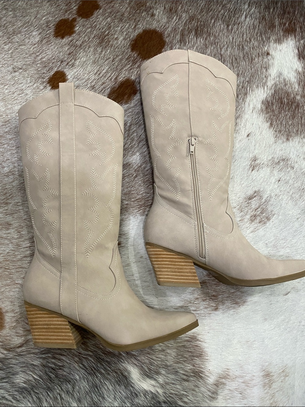 Dolce Vita Kindred Women’s Western Boots in Bone